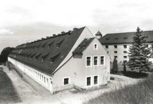 Königstein. Festung. Alte Kaserne (1589-1590, P. Buchner; 1715-1716), im Hintergrund die Magdalenenburg (Proviantmagazin; 1621/1622, Umbau 1811-1812)