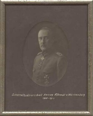 Herzog Albrecht von Württemberg in Uniform eines Generalfeldmarschalls mit Orden pour le mérite, Brustbild in Halbprofil