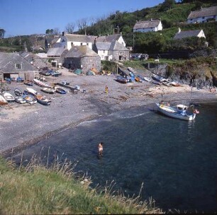Großbritannien. Porthgwarra. Blick über die Bucht mit Booten