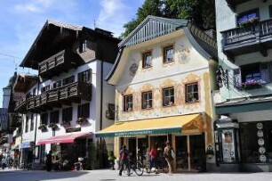 Sankt Wolfgang - Geschäfte : Häuser in der Hauptgeschäftsstraße von Sankt Wolfgang, aufgenommen 2008