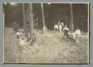Kinder beim Indianerspiel ("Hierdurch muß der Fremdling kommen")