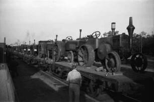Traian Sat: Eisenbahnwagen mit landwirtschaftlichen Maschinen