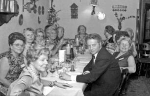 Untermünstertal: Gruppen beim Dinner