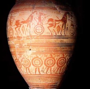 Athen. Archäologisches Nationalmuseum, 11708. Amphora aus Naxos. Wagenzug und Kriegerzug. Mitte 7. Jh. v. Chr