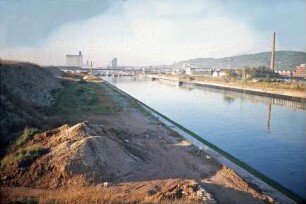 Durchstich für die Staustufe Obertürkheim/Neckar