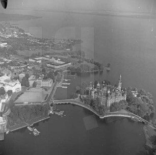 Schweriner Schloss : Blickrichtung Nordosten zum Marstall