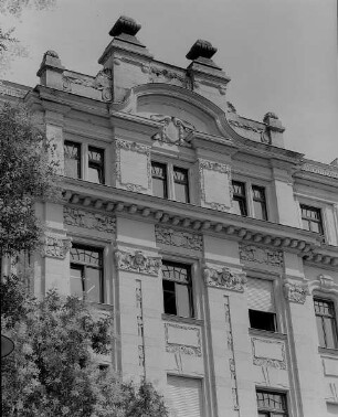 Dresden-Neustadt, Palaisplatz 2 a/d. Verwaltungsgebäude (um 1900). Erker und Giebel (Nr. 2 c)