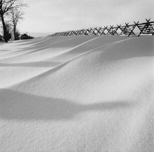 Osterzgebirge. Schneezaun bei Possendorf