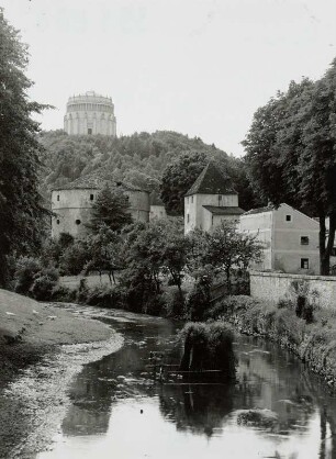 Kelheim, Blick auf die Befreihungshalle : Kelheim. Befreiungshalle auf dem Michelsberg. F. Gärnter. L. v. Klenze. Ansicht von Südosten mit Schleiferturm über den Stadtgraben