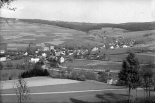 Blick auf Steinbach mit Bahnhof