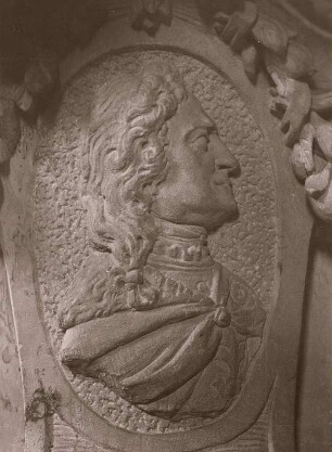 Friedrich August I. der Starke, Kurfürst von Sachsen : Radmeritz, Schloss Joachimstein, Reliefmedaillon mit dem Bildnis Friedrich August I. der Starke, Kurfürst von Sachsen