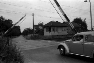 Schienengleicher Bahnübergang südwestlich von Bulach.