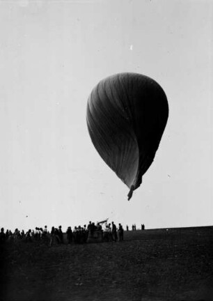 Eine Fahrt im Luftballon : Deutschland. Eine Fahrt im Luftballon. Landung. Der Ballon entleert sich