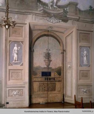 Freskendekoration mit Ruinenlandschaft und Statuen