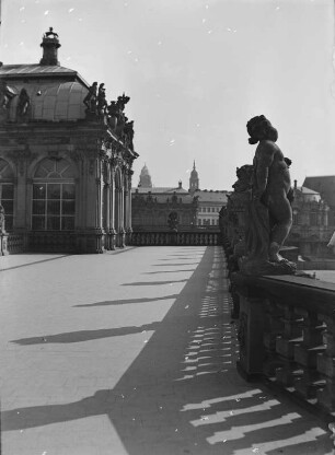 Dresden, Zwinger : Dresden-Altstadt, Zwinger. Terrasse am Französischen Pavillon