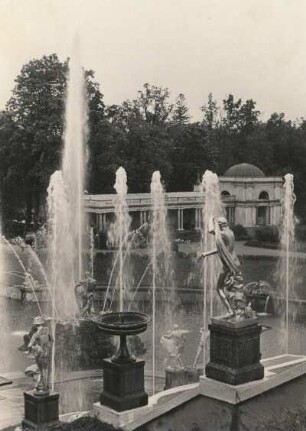 St. Petersburg. Schloss Peterhof (1714/1723). Wasserspiele im Park