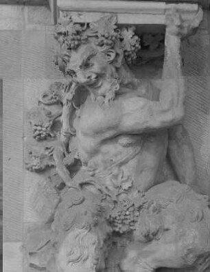 Konsole mit hockendem Faun : Konsole mit hockendem Faun. Sandstein; H. ca. 1,80 m (um1717; B. Permoser/ 1950 Kopie). Dresden. Zwinger, Bogengalerie L