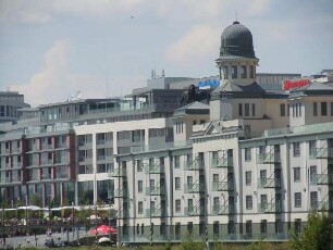 Bratislava - Moderne Wohnhäuser : Moderne Wohnhäuser stehen am Donauufer. Aufgenommen am 14. Juni 2011 in Bratislava