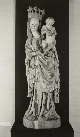 Marienskulptur : Marienskulptur aus der Dorfkirche Tanneberg. Holz, geschnitzt, gefaßt (farbig) (um 1420). Dresden: Ausstellung "Bergbau und Kunst in Sachsen, 1989"