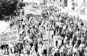 Freiburg im Breisgau: Demo wegen der Räumung des Hauses am Schlossbergring