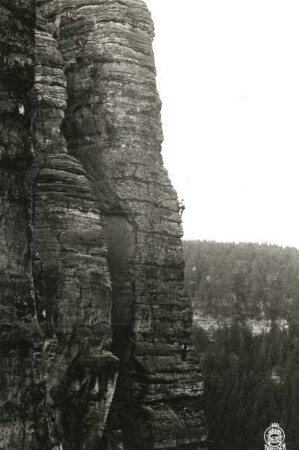 Sächsische Schweiz, Rathener Gebiet. Vexierturm. Seilschaft Paul Illmer am 2. Ring der Weinertwand (VIIa)