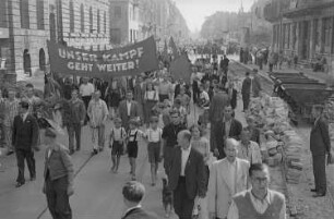 Gedenkmärsche für die Opfer des Faschismus in Berlin, anlässlich des sogenannten 3. OdF-Tages (Opfer des Faschismus-Tag)
