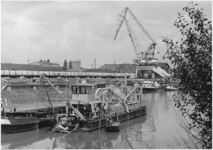 Saugbagger "Neptun" im Verbindungskanal Mannheim