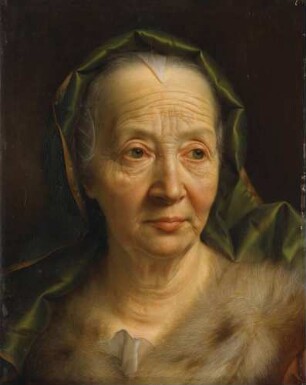 Alte Frau mit grünem Kopftuch