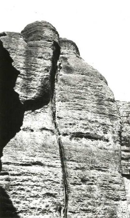 Sächsische Schweiz, Schrammsteine. Dreifingerturm. Seilschaft Ehrhardt Renger im Südriß (VIIb)
