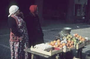 Freiburg. Marktstand auf dem Münsterplatz
