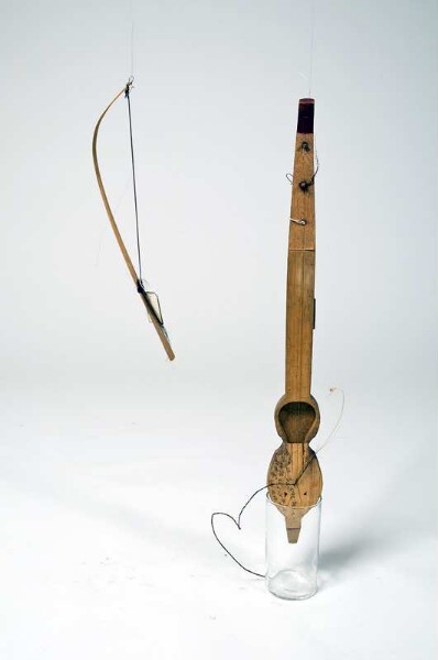 Bowl-necked lute with bow