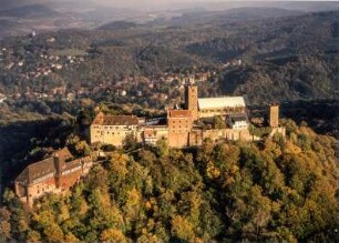 Eisenach. Wartburg (Baubeginn 12. Jh.). Luftbild-Schrägaufnahme von Westen
