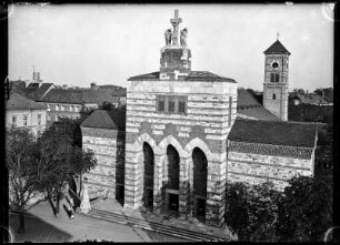 Neu-Ulm. Kirche St. Johann Baptist, Johannesplatz. Straßenansicht