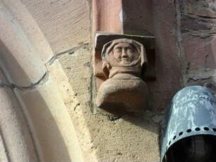 Stadtkirche-Kirchturm von Osten-Erdgeschoß - flankierende Kopfkonsole im Norden am Renaissanceportal im Detail