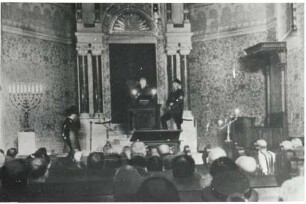 Baden-Baden, BAD; Reichspogromnacht, Gymnasialprofessor Flehinger muß Abschnitte aus Hitlers "Mein Kampf" in der Synagoge vorlesen