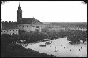 Theresienstadt. Paradeplatz mit Garnisonskirche : Theresienstadt. Paradeplatz (Exerzierplatz der Garnison), Marktplatz mit Garnisonskirche (1805/1810)
