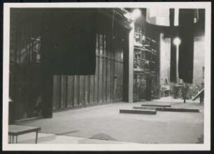 Stadttheater, Krefeld: alte Bühne, Portalturm und eiserner Vorhang