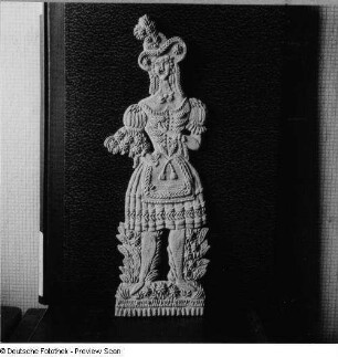 Historische Pfefferkuchenform "Tirolerin". Tonabdruck des Gebäckmodels, 18. Jh. Ofen- und Keramikmuseum Velten
