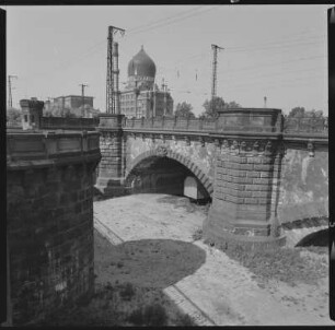 Dresden-Altstadt. Marienbrücke vor der der Sanierung. Blick zur Yenidze
