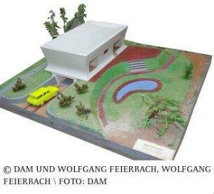 Erster Kunststoffhaus-Entwurf (Vorläufer fg2000) - Modell des Gesamtgebäudes mit Umgebung