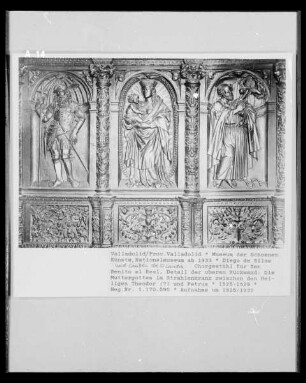 Chorgestühl, obere Rückwand, Detail: Heiligenfigur (Theodor?), Strahlenkranzmadonna und Heiliger Petrus