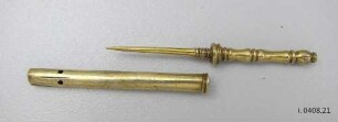 Minenhalter und Briefstecher / Patronentasche mit Schatulle, Schubladen, Schreibzeug, Balsambüchse und vier Fläschchen