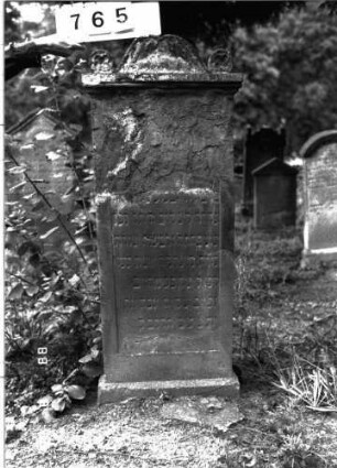 Grabstein 765 (Index: 100099523) Maße HxBxT: 130x58x9 cm: Grabstein 765