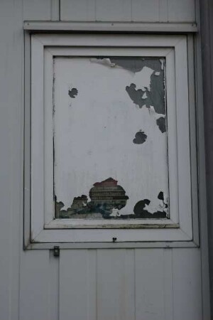Fenster einer Flüchtlingsunterkunft