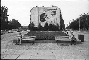 Schönhauser Allee mit Werbung "Berlin-Kosmetik das Haus im Dienste der Schönheit" : Schönhauser Allee Ecke Cantianstraße
