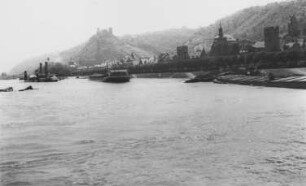 Fliegerbomben beschädigen Schiffe im 2. Weltkrieg am Rhein