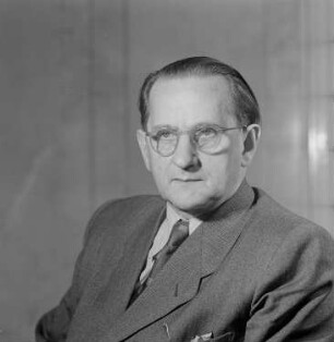 Porträtaufnahmen von Max Ernst Opitz, Staatssekretär der DDR : Porträt von Max Ernst Opitz