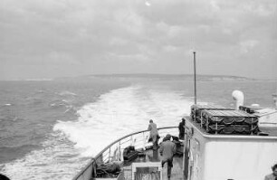 Dover: Felsküste, von See, weit, Vordergrund Schiffsheck