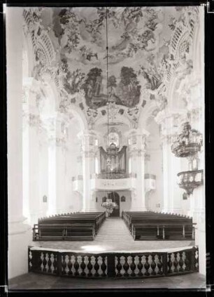 Kirche; Innenraum nach Westen