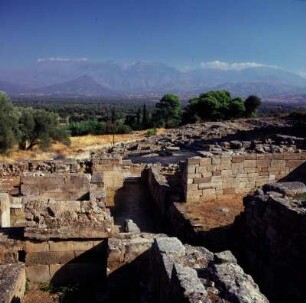 Agia Triada. Minoischer Palast : Kreta, Agia Triada. Minoischer Palast. Palastmauern und Messará